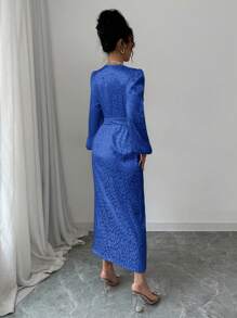 Modelyn Robe fourreau à manches longues bleu marine avec imprimé léopard, col croisé et ceinture à nouer en satin jacquard pour femmes