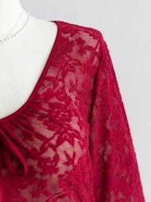 SHEIN WYWH Chemise T à manches évasées asymétriques, col en V, imprimé floral ajouré, avec nœud papillon, coupe asymétrique, pour femmes grandes tailles, couleur rouge, pour le printemps, les vacances, la Saint Valentin