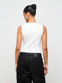 AiiRZ Gerippter V-Ausschnitt Bodysuit ärmelloser Knopfverschluss Frühling Sommer Basic Tanktop Stil Bodysuit Klassischer Grundlagenessential Slim Fit Lässig vielseitiger Bodysuit - Weiss - Übersicht 2