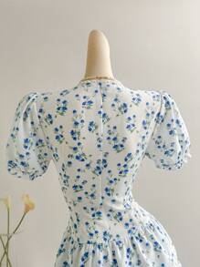 Elamini Blue Ditsy Floral Splicing Lace Trim Pleated V-Neck Mini Dress - Blue - View 4