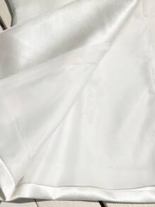 Aveloria Modichic 高级通勤复古 Wideopt 亮面提花束腰金属纽扣前中长款女式夹克 - 白色 - 查看 7