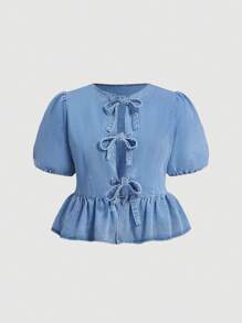 SHEIN EZwear Kurtka damska Plus Size z wiązaniem z przodu i krótkim bufiastym rękawem, falbaniastym dołem i swobodnym jeansem - Jasny jeans - Zobacz 1