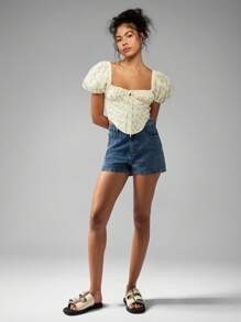 MISSGUIDED Blusa estiva corta in stile boho, con scollo quadrato, maniche a sbuffo, decorazione di occhielli floreali, adatta alla stagione dei festival