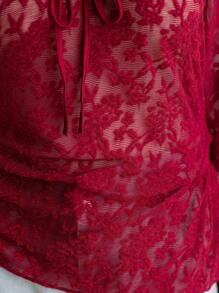 SHEIN WYWH Chemise T à manches évasées asymétriques, col en V, imprimé floral ajouré, avec nœud papillon, coupe asymétrique, pour femmes grandes tailles, couleur rouge, pour le printemps, les vacances, la Saint Valentin