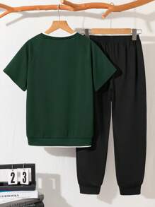 Conjunto de 2 piezas de camiseta con cuello simulado y pantalones de chándal informales para niños preadolescentes - Verde Oscuro - Ver 2