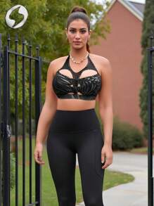 Innovista Biustonosz sportowy z nadrukiem foliowym dla kobiet, usztywniany top sportowy ze sztucznej skóry i metalicznego połysku, wycięty, oddychający, siateczkowy strój do ćwiczeń z wycięciami i elastyczną konstrukcją, top fitness. Nadruk z motywem wężowej panterki, awangardowy i unikatowy, elegancki i luksusowy dres, idealny na festiwal muzyczny, imprezę, taniec, ćwiczenia elektryczne, jogę, matę, pilates, bieganie, cardio, wyjścia, rekreację, ćwiczenia siłowe, ciężarki, czarny, Y2K, odzież na jesień, bikini, strój kąpielowy, prezent na Dzień Matki