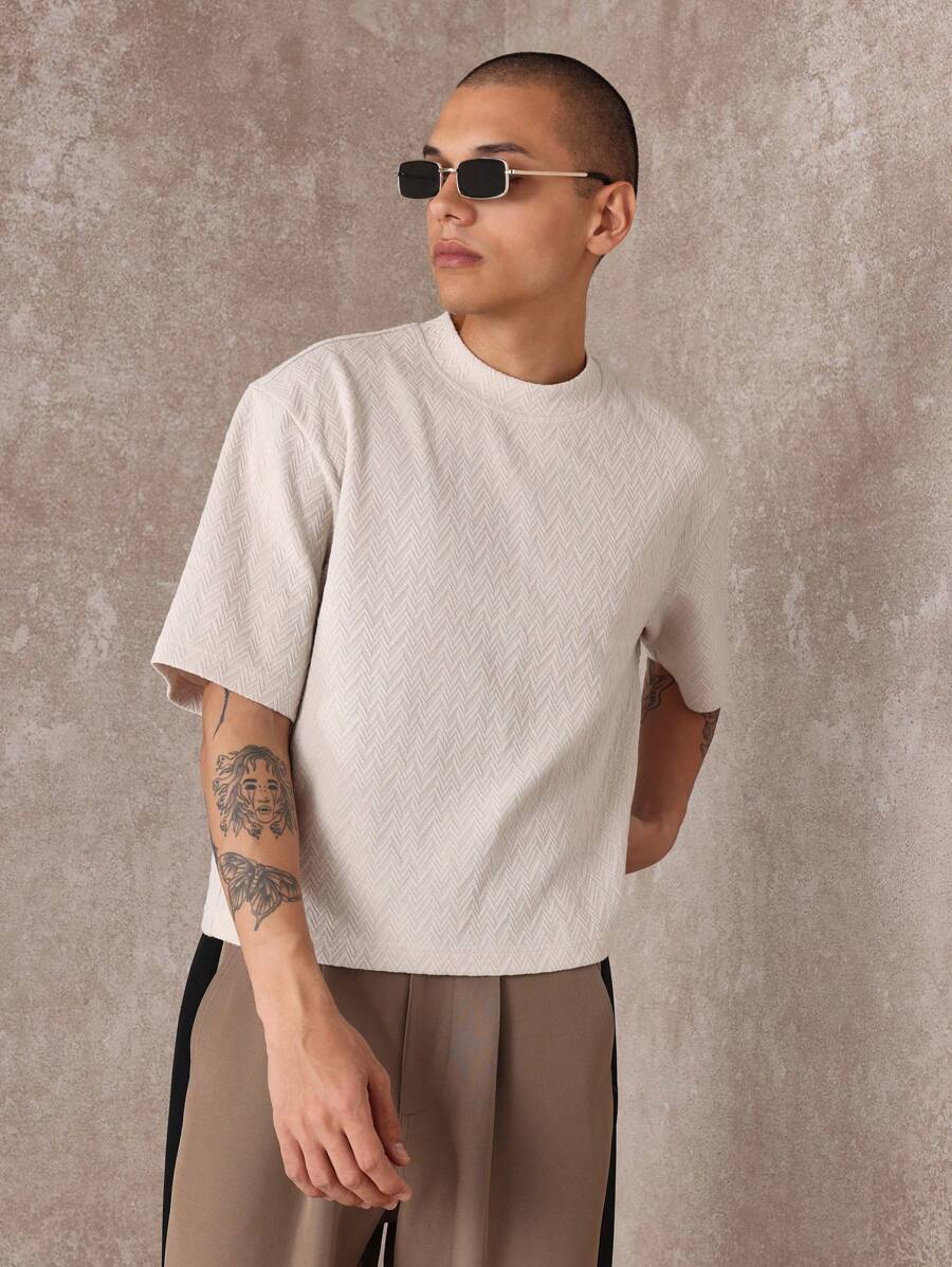 SUMWON Luxurious Textured Chevron Knit Mock Neck T-Shirt Performance Athletic Streetwear Casual Short Sleeve Modern Essential Workout Spring Summer