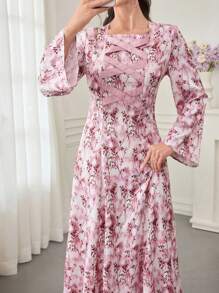 Al Najma 数码印花交叉带长袖阿拉伯风格女式连衣裙，端庄大方