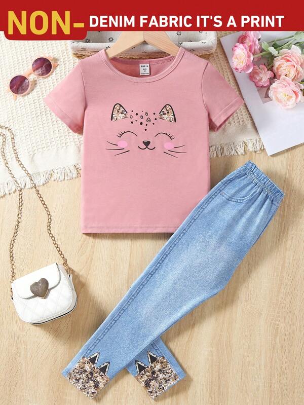 Kleine Mädchen Niedliche Katzen- und Lächelndes Gesicht Motiv T-Shirt und Jeans-Effekt Hose 2 Stücke Set, geeignet für Lässig, Sport, Alltag, Sommer