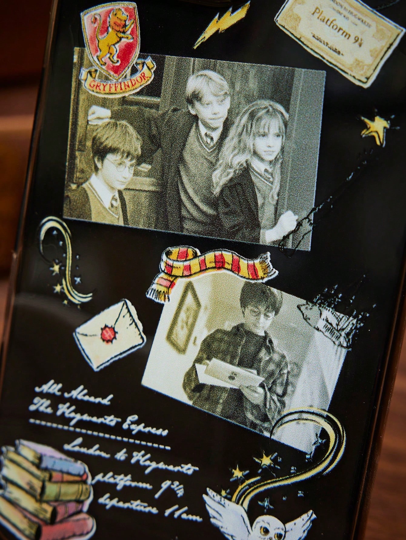 HARRY POTTER X SHEIN غطاء هاتف مع رسم طباعي، متواف...