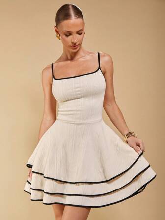 COSMINA Vestido de tirantes finos con capas y ribete de contraste para mujer