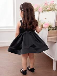 Đầm dự tiệc mùa hè họa tiết hoa 3D bằng vải satin đen dễ thương cho bé gái - Đen và trắng - Xem 2