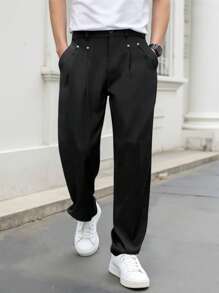 Manfinity Homme Herren Lässig Hosen mit halbeljastischem Bund, geplisstem, geradem Bein, Kleidung für Herren Hosen, reife Straßenhosen für Männer. Diese Herrenhosen sind dezent und vielseitig in klassischem Schwarz. Für städtische Spaziergänge, tägliche Lässig, Wochenendausflüge, Freundespartys, Musikfestivals und andere junge soziale Anlässe. Diese Hosen sind ein unverzichtbares Teil im Kleiderschrank eines Mannes und ein tolles Geschenk für einen Freund oder Ehemann. Locker sitzende Hosen für Männer