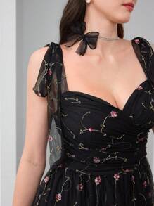 Modelyn 女士优雅黑色网眼刺绣心形领褶饰三层蛋糕连衣裙，适合派对、宴会 - 黑色 - 查看 2