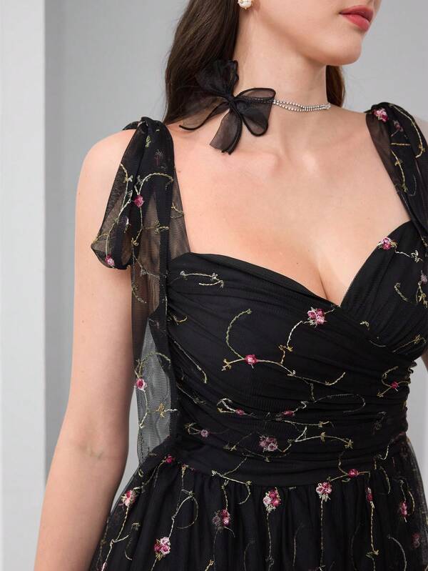 Poshira Robe gâteau à 3 couches élégante noire en maille brodée avec encolure en cœur froncée, pour fête, banquet