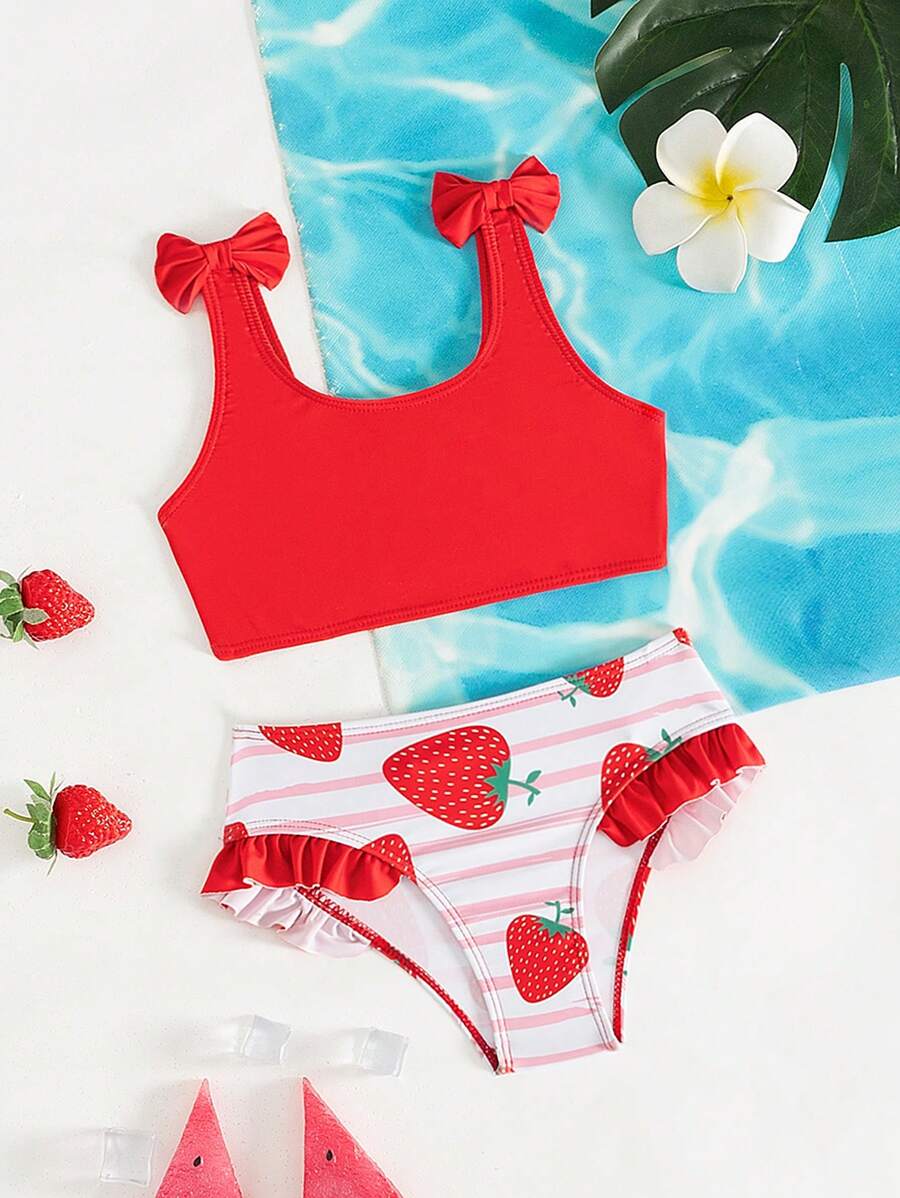 SHEIN Bộ bikini cho bé gái (size nhỏ) gồm quần và nơ, họa tiết hoạt hình dễ thương in hình dâu tây đỏ, kiểu dáng thời trang năng động, thích hợp cho kỳ nghỉ hè. - Đỏ - Xem 1