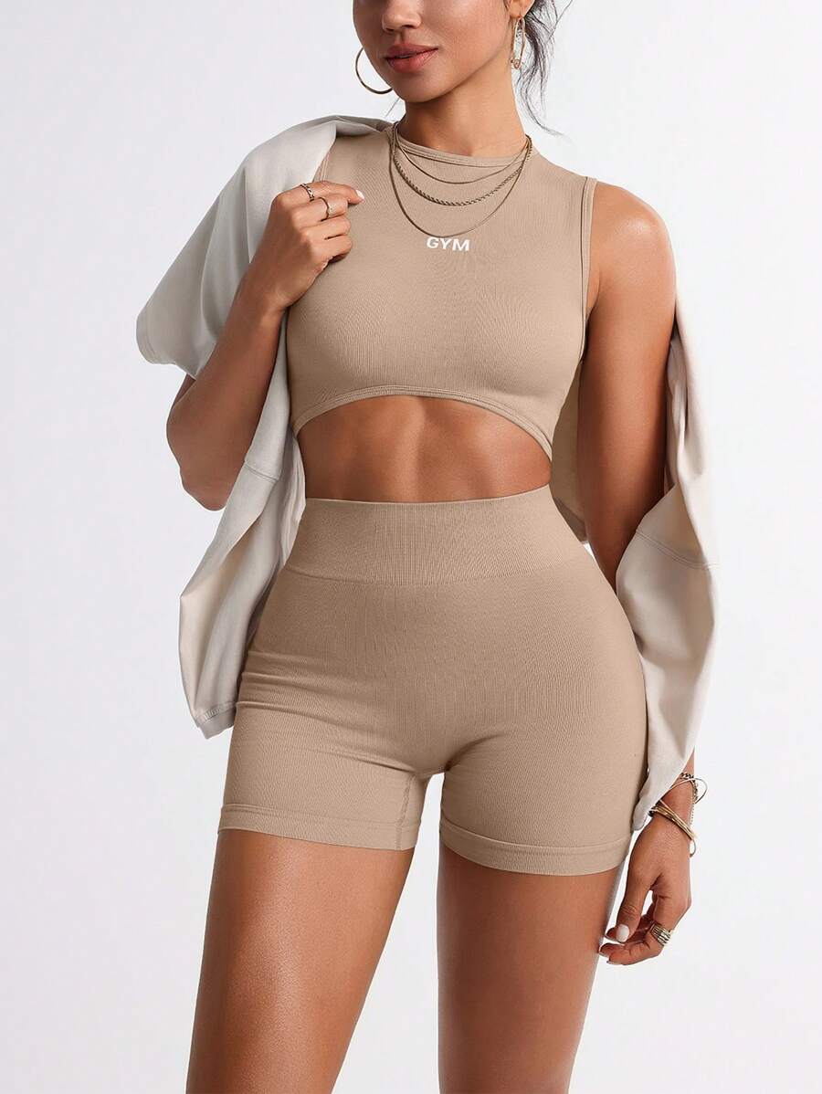 Easithlete Conjunto de yoga con estampado de letras: top de tirantes y pantalones cortos para mujer