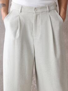 SUMWON Conjunto de dos piezas con aspecto de lino para verano: chaleco y pantalón corto. Conjunto de traje moderno con pantalón corto de pierna ancha, plisado y chaleco corto a la cintura.