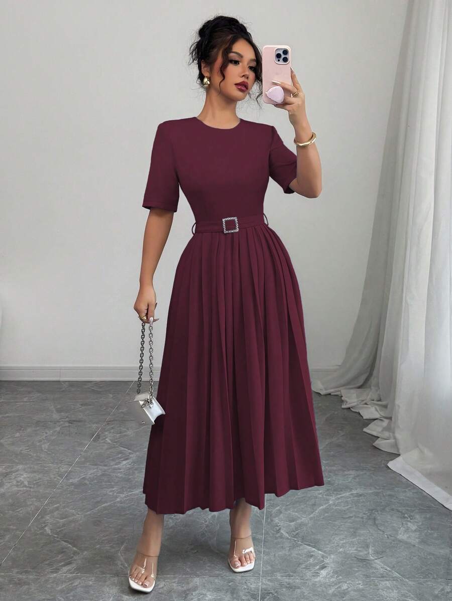 Elenzga 女士优雅通勤休闲度假纯色圆领收腰连衣裙，金属扣装饰 A 字褶皱设计，短袖，长款，春夏 - 紫紅色 - 查看 1