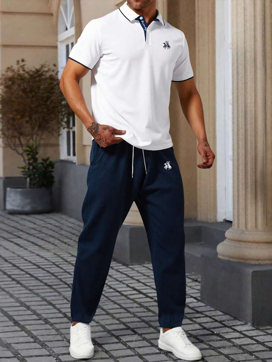 Manfinity Homme 2 件装 男士骑士印花 Polo 衫和裤子 休闲西装 男士休闲装 男士休闲装 - 藍白色 - 查看 1