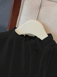 Franclia 优雅无袖弹性下摆宽松 V 领抽绳纹理编织白色女式衬衫，春夏 - 黑色 - 查看 7