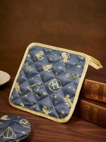 HARRY POTTER X SHEIN 1pc Allover Printed Heat Insulation Potholder/Oven Mitt, Suitable For Kitchen Baking, Non Slip Kitchen Tools With Cozy Fall& Winter Styles, Home And Kitchen Must-Haves, Essential Kitchen Items For Hygiene