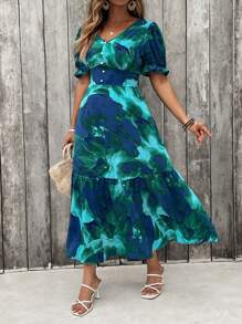 SHEIN Clasi Abito corto con scollo a V, stampa floreale, balza sul fondo, maniche corte, adatto per l'estate, abito di Pasqua per donna, stile bohémien, abito da rave, abito bohémien, abito da tè, abiti lunghi per donna, abiti verdi per donna, abiti per donna, abiti lunghi per donna, abiti estivi per donna, abiti estivi da donna per vacanze