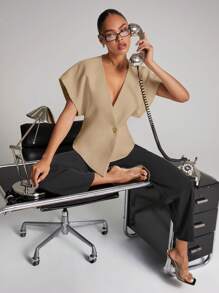 Hauture 优雅的白色衬衫搭配蝴蝶胸针