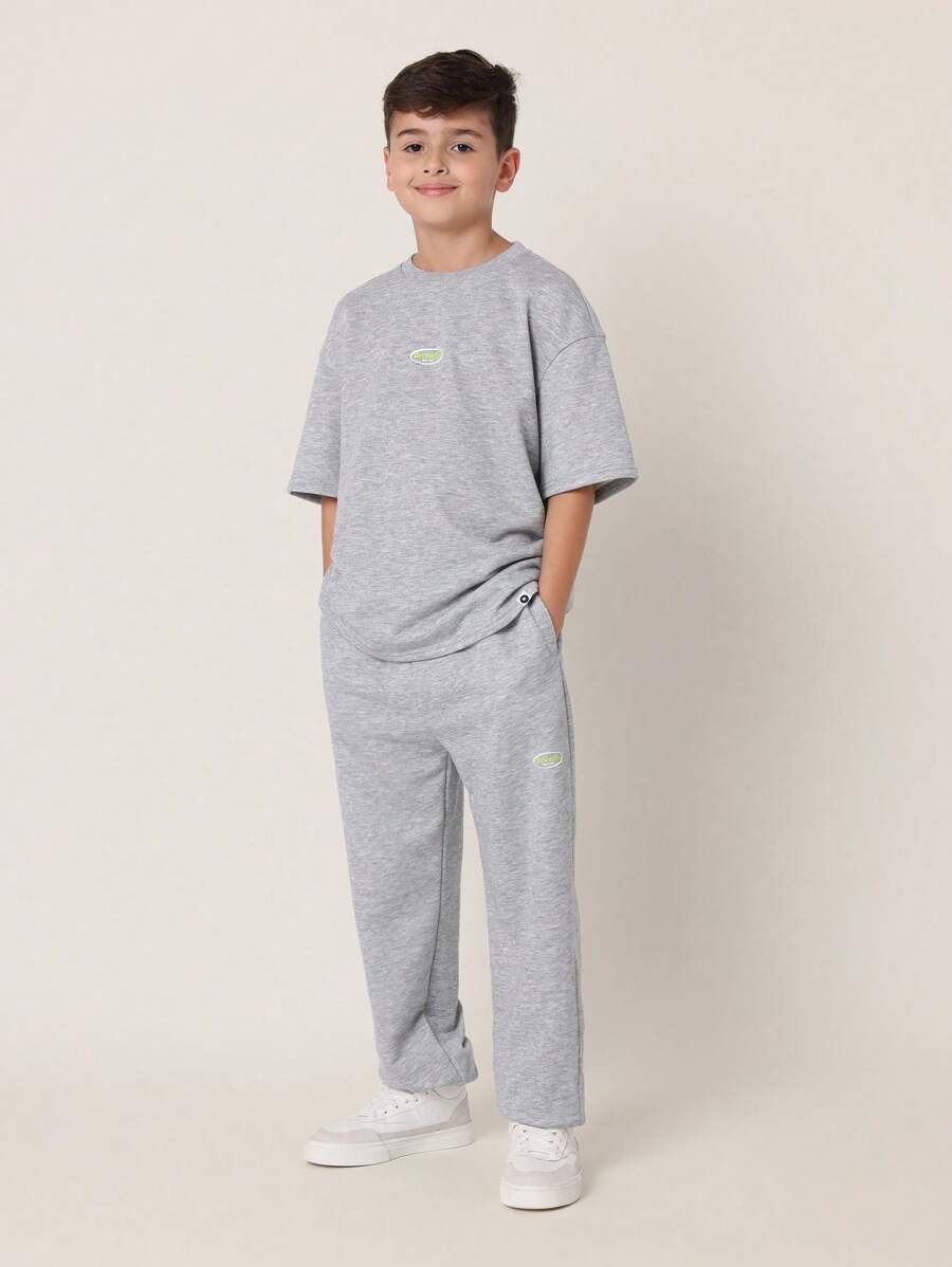 SUMWON 高级街头服饰套装，宽松T恤和慢跑裤，必备两件套运动休闲套装，适合春夏秋季运动休闲，舒适百搭。