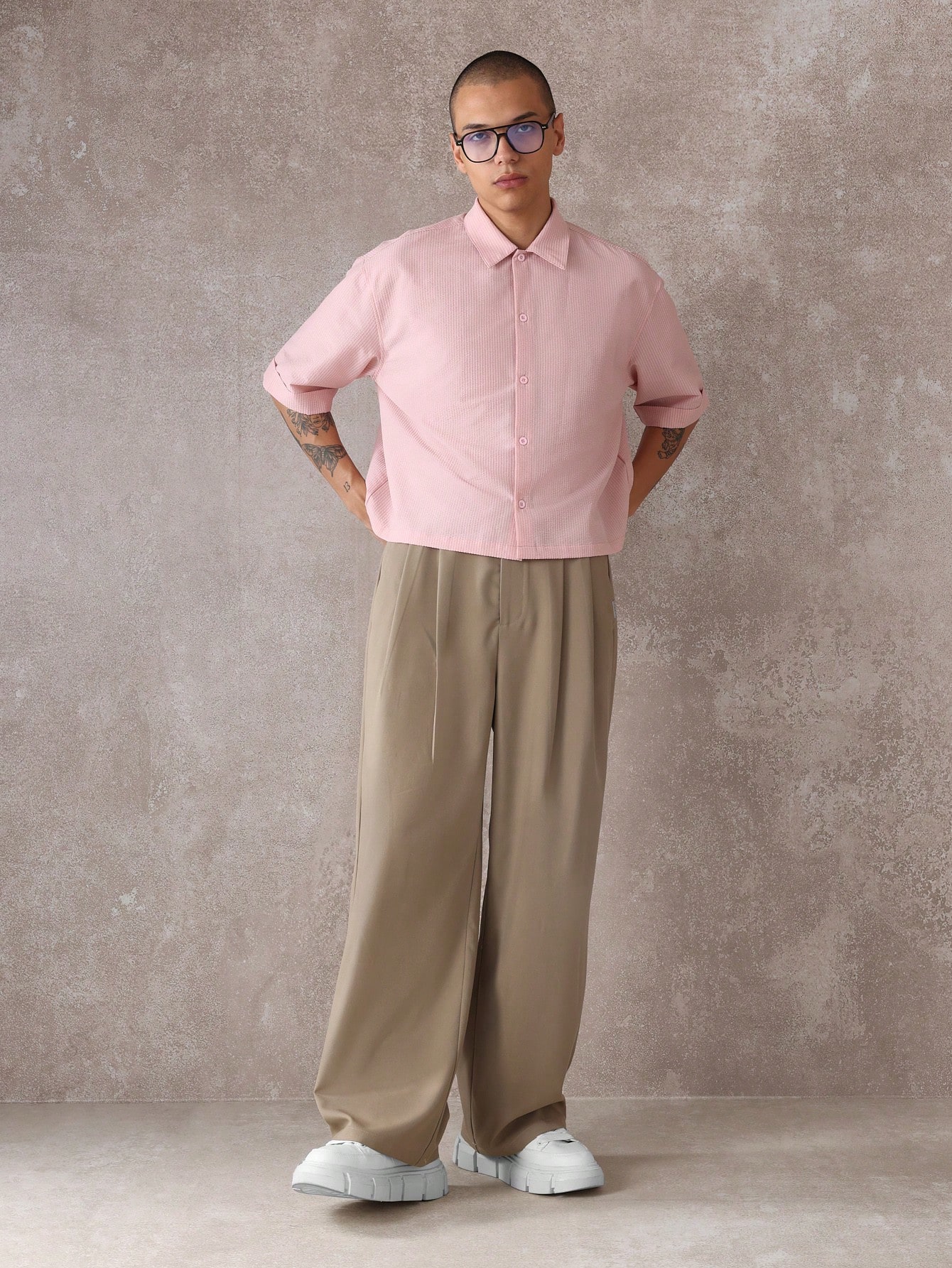 Pantalon élégant à jambes larges et décontractées avec doubles plis