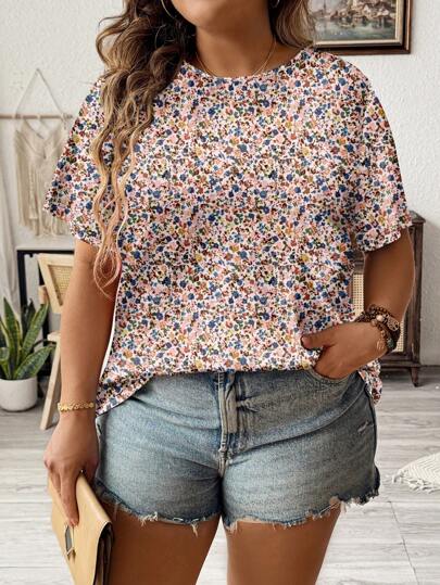 SHEIN LUNE Casual Ditsy Floral Round Neck Short Sleeve Loose Fit Plus Size T-Shirt, Suitable For Summer