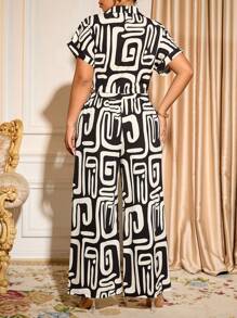 SHEIN Clasi Mono elegante y casual de manga corta con cuello en V y lazo delantero para mujer de talla grande, de estilo europeo versátil para ir a la oficina, vida diaria, viajes, actividades al aire libre, múltiples ocasiones, tela cómoda, gran valor - Negro - Ver 2