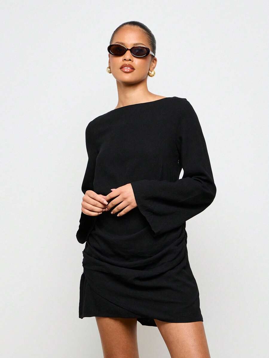 AiiRZ Elegantes Minikleid mit Glockenärmeln und geraffter Seitenpartie, perfekt für Cocktailpartys und Abendanlässe, herbstlicher und winterlicher Eyecatcher