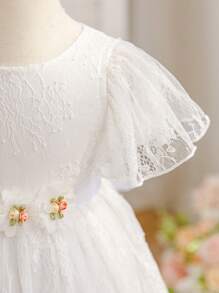 SHEIN Glamorique Kids Vestido de princesa con decoración de flores de encaje para niña, vestido de niña de las flores, vestido de bebé elegante, vestido elegante para bebé niña, ropa de verano para bebé niña, vestidos de bebé niña elegantes - Blanco - Ver 4