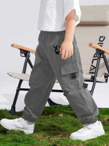 SHEIN Tween Boy 休闲运动印花贴袋宽松抽绳纯色工装裤，适合通勤、上学、日常休闲、旅行、运动装，适合春季、夏季、秋季、冬季