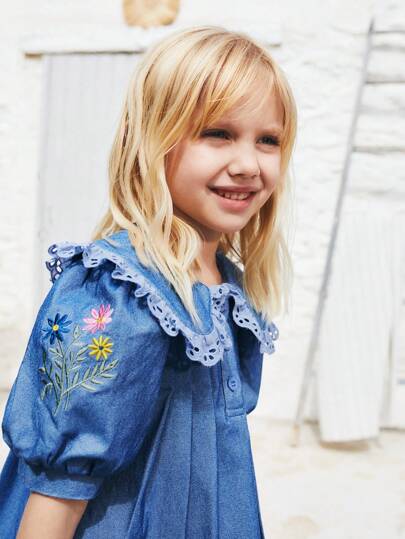 SHEIN Young Girls Embroidered Peter Pan Collar Shirt And Ruffled Shorts Sets