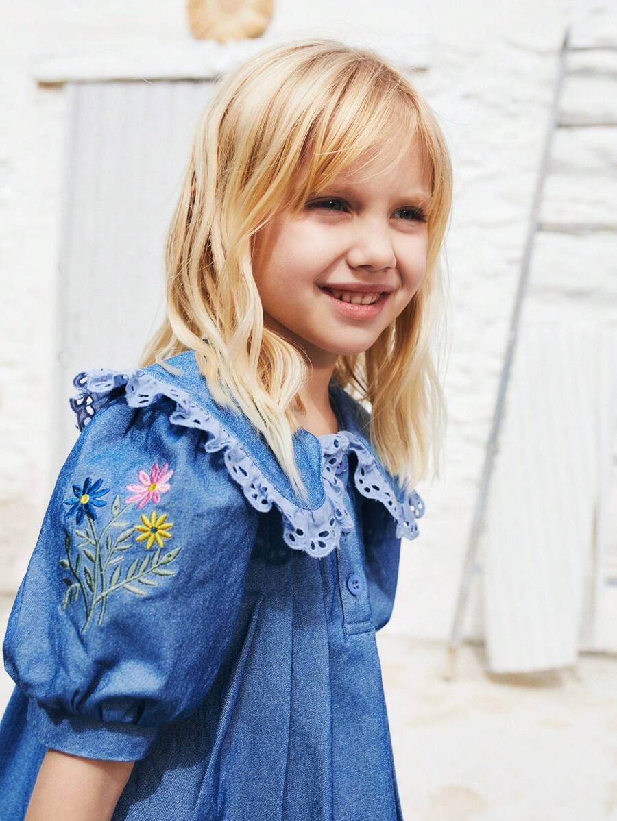 SHEIN Young Girls Embroidered Peter Pan Collar Shirt And Ruffled Shorts Sets