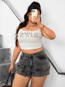 SHEIN ICON Plus Size Women Pockets Frayed Hem Adjustable Buckle Casual Denim Shorts - Black - View 4
