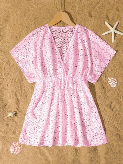 SHEIN 少女泳衣罩衫 - 这款时尚罩衫采用纹理纯白面料，并饰有类似连衣裙的镂空设计。腰带设计修饰身材，非常适合搭配泳衣穿着。荷叶边饰边更添柔美气质。它是泳池或海滩的理想之选，为您的2025年假期增添时尚点缀。