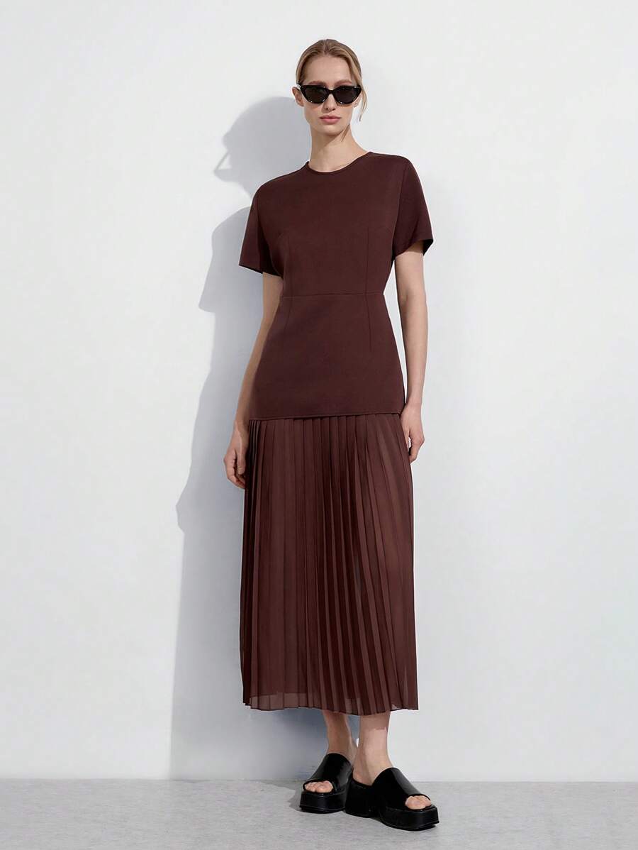 Lumivelle 优雅 V 领短袖腰部褶皱雪纺连衣裙 - 鏽棕色 - 查看 1