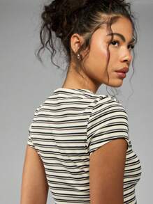 MISSGUIDED Camiseta corta acanalada con cuello de botones, de rayas, básica de verano, casual, de manga corta, ajustada, pieza esencial moderna para capas - Multicolor - Ver 6