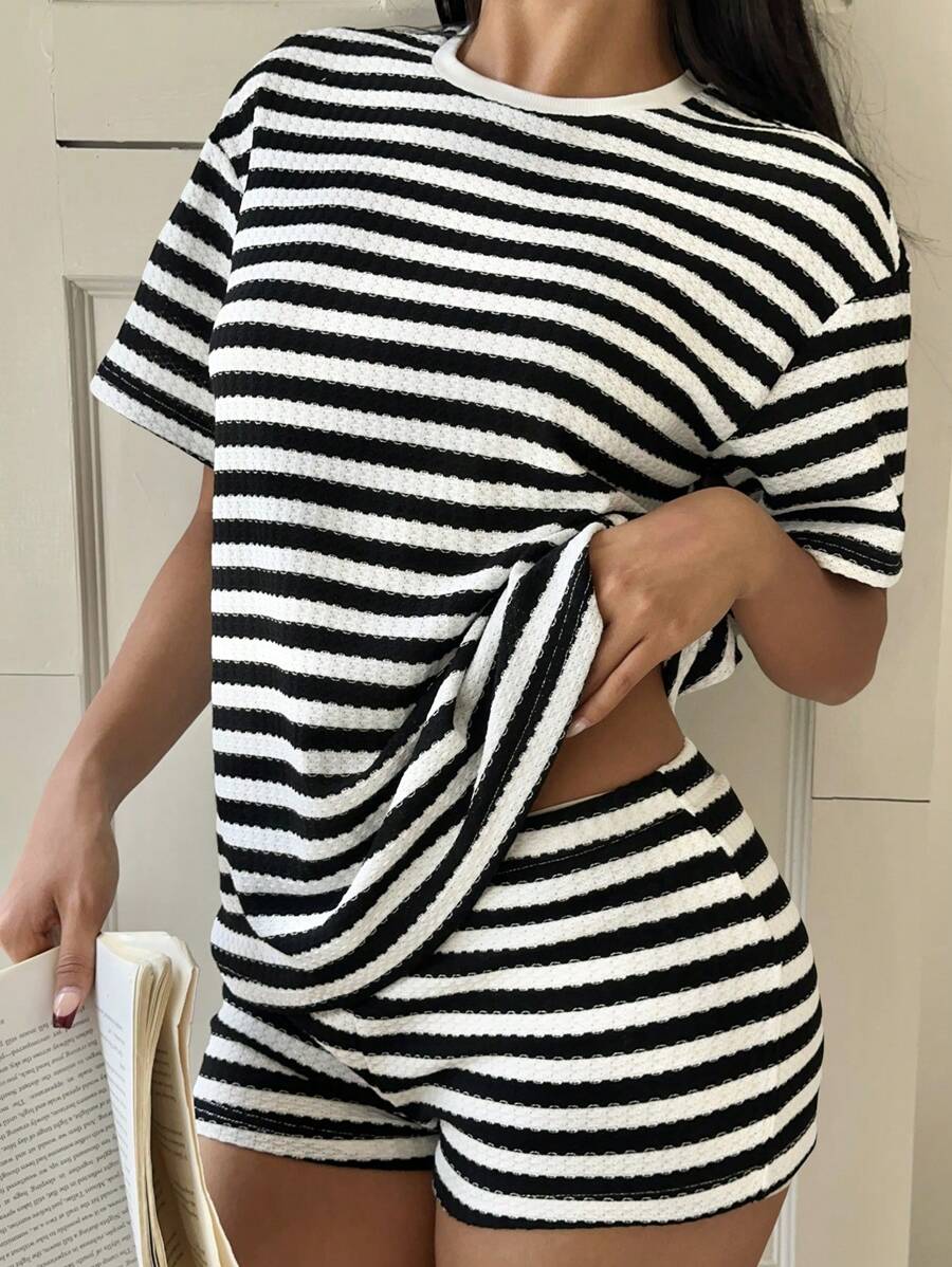 SHEIN EZwear 2pcs/Set Summer Black & White Striped Short Sleeve T-Shirt And Shorts Casual Outfit