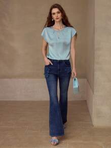 PREMIUM Blusa con escote de ojo de cerradura y cadena con diamantes de imitación - Neblina azul - Ver 3