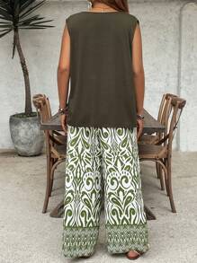 SHEIN VCAY Set da due pezzi composto da canotta monocolore con scollo a V e pantaloni casual con stampa geometrica, adatto a taglie forti, ideale come regalo per la Festa della Mamma, abbigliamento per Pasqua, outfit da vacanza o da concerto per donne