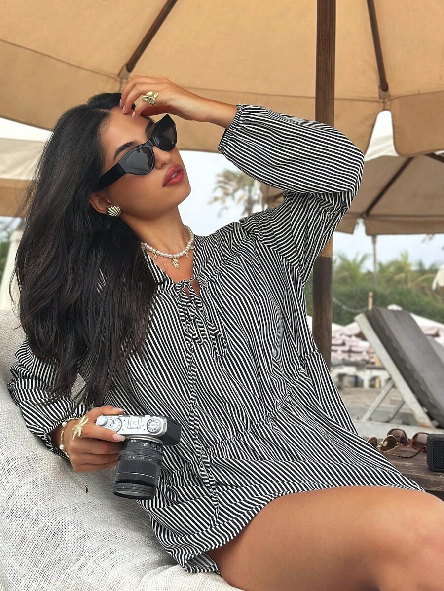 SHEIN Swim 女士黑白条纹褶皱长袖海滩罩衫，夏季 - 黑與白 - 查看 1