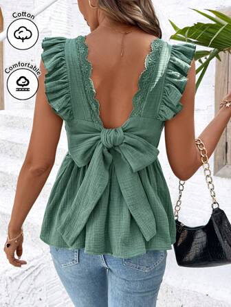 SHEIN Clasi Femmes Mode Élégante Dos Nu Col V Manches Courtes Dentelle Patchwork Nœud Décor Tissu Confortable Blouse Ligne A, Été Bohème Aéroport Été Nœud Dos Volants Manches Courtes Chemise, Port Quotidien, Printemps/Été Hauts Mignons Hauts D'été Hauts Courts Chemises Femmes Vacances Femmes Sortie Hauts