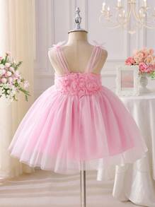 SHEIN Baby Girls' Spaghetti Strap 3D Bow Floral Tulle Party Dress. The Bow And Floral Patterns Complement Each Other, Adding A Touch Of Playfulness And Cuteness. The Puffy Silhouette Design Makes The Dress More Voluminous And Suitable For Children's Parties, Birthday Celebrations, And Other Formal Occasions, Showcasing The Elegant Charm Of A Little Princess. Let Your Baby Be The Center Of Attention Everywhere. - Pink - View 2
