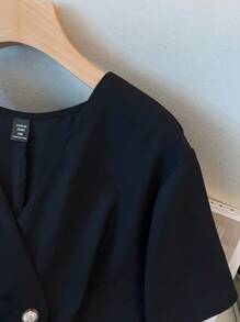 Regalyn Conjunto de chaqueta top con bolsillo decorado de manga corta y cuello en V talla grande talla, con cintura elástica a media y pantalones cortos bermuda con cremallera y botones, adecuado para uso diario