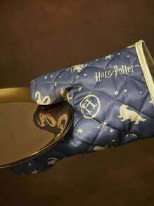 HARRY POTTER X SHEIN 1pc Allover Printed Heat Insulation Potholder/Oven Mitt, Suitable For Kitchen Baking, Non Slip Kitchen Tools With Cozy Fall& Winter Styles, Home And Kitchen Must-Haves, Essential Kitchen Items For Hygiene