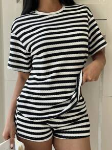 SHEIN EZwear 2pcs/Set Summer Black & White Striped Short Sleeve T-Shirt And Shorts Casual Outfit